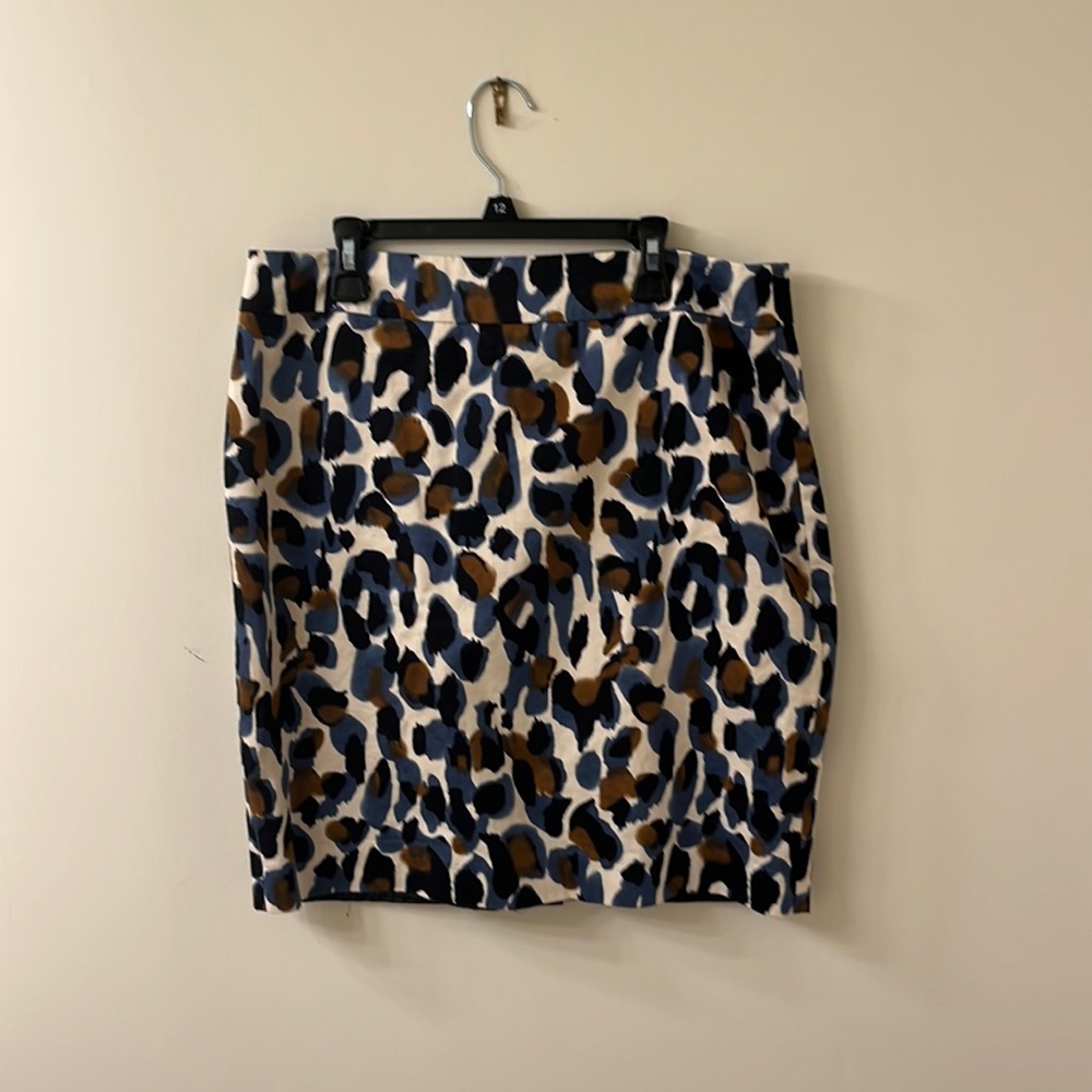 Valerie Bertinelli blue/brown leopard print skirt